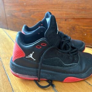 Boys Nike Air Jordan Max Aura 2 in Size 4.5